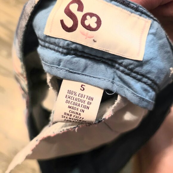 SO Plaid Low Rise Shorts Size 5 - Picture 3 of 3